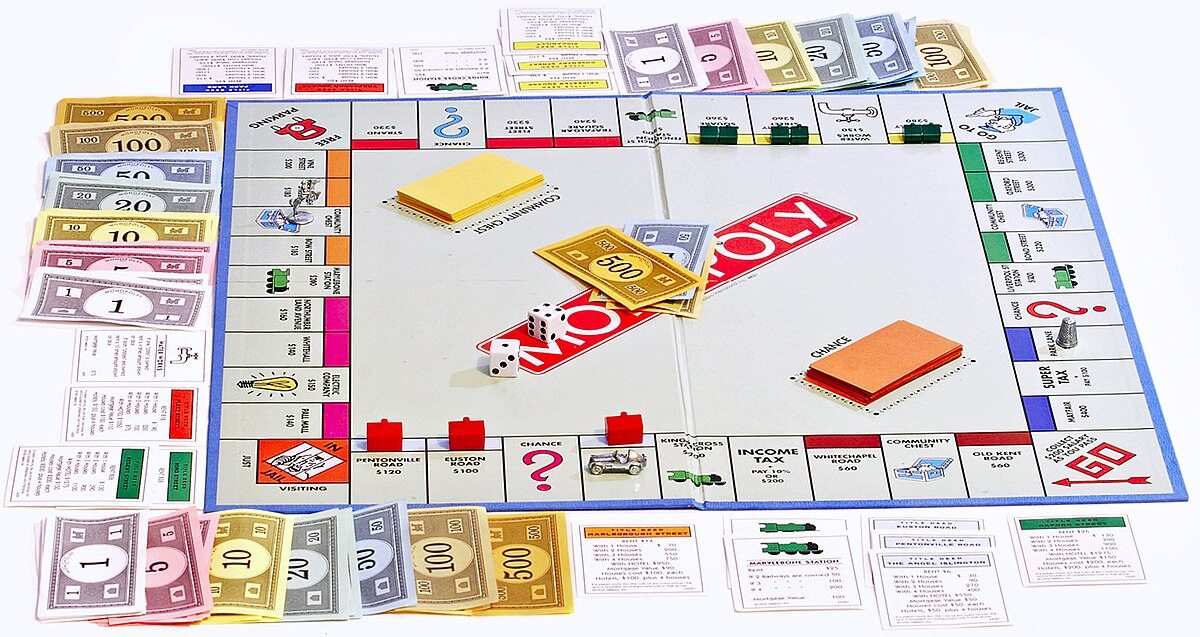 Monopoly_board_on_white_bg